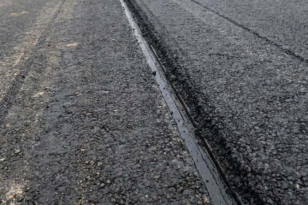 A properly formed joint between two passes of new asphalt